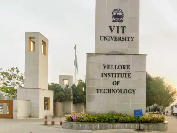 top 10 private universities in India